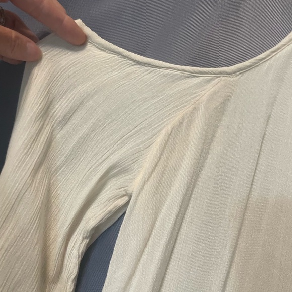 American Eagle top cold shoulder embroidered never worn medium smoke free - Picture 8 of 8